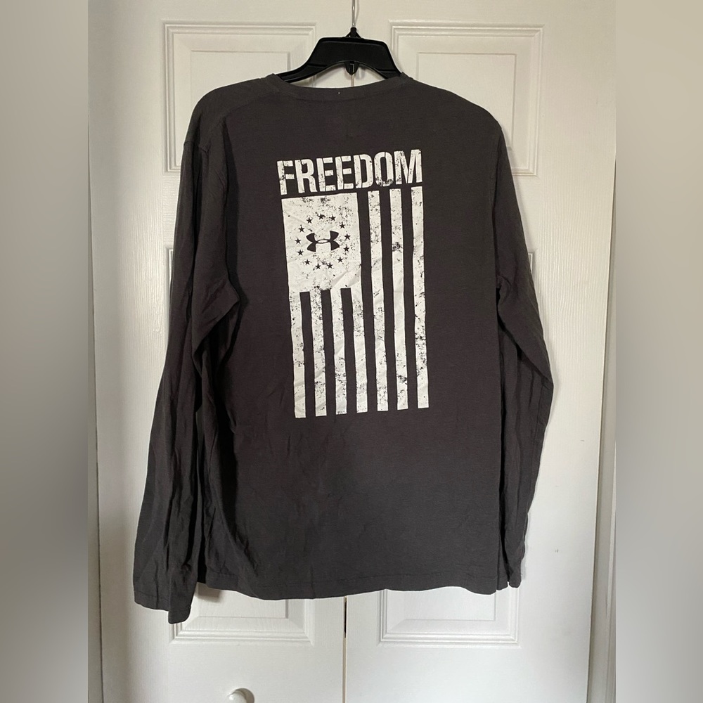 Men’s Medium Under Armour Freedom Gray Long Sleeve